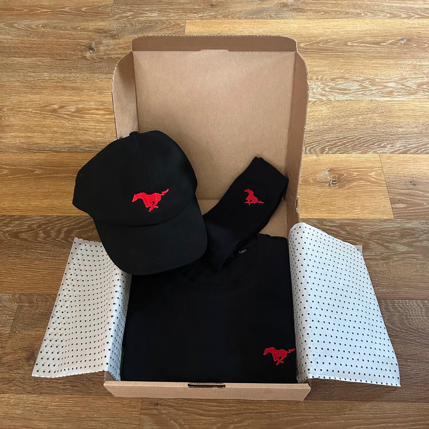 Mustang Running Horse Design T-Shirt, Baseball Cap & Socks in a Gift Box. Gift Idea