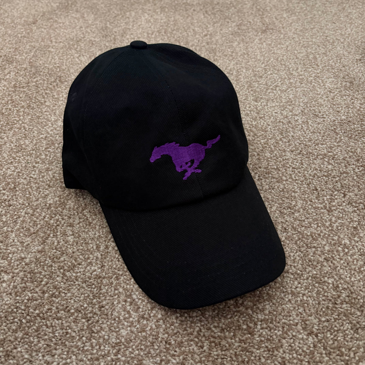 Mustang Running Horse Design T-Shirt, Baseball Cap & Socks in a Gift Box. Gift Idea
