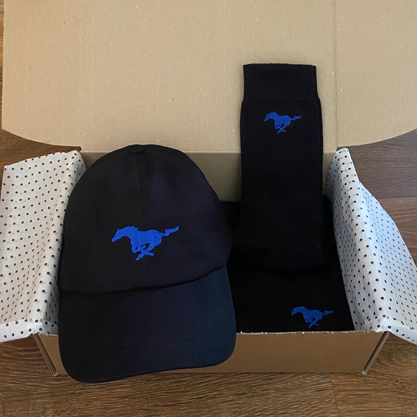 Mustang Running Horse Design T-Shirt, Baseball Cap & Socks in a Gift Box. Gift Idea