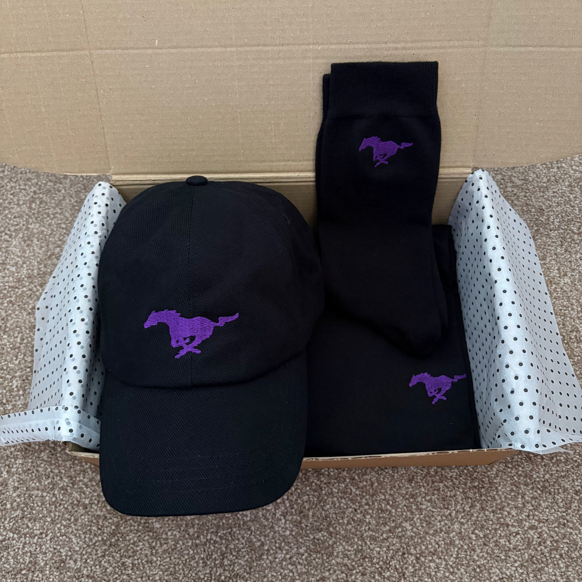 Mustang Running Horse Design T-Shirt, Baseball Cap & Socks in a Gift Box. Gift Idea