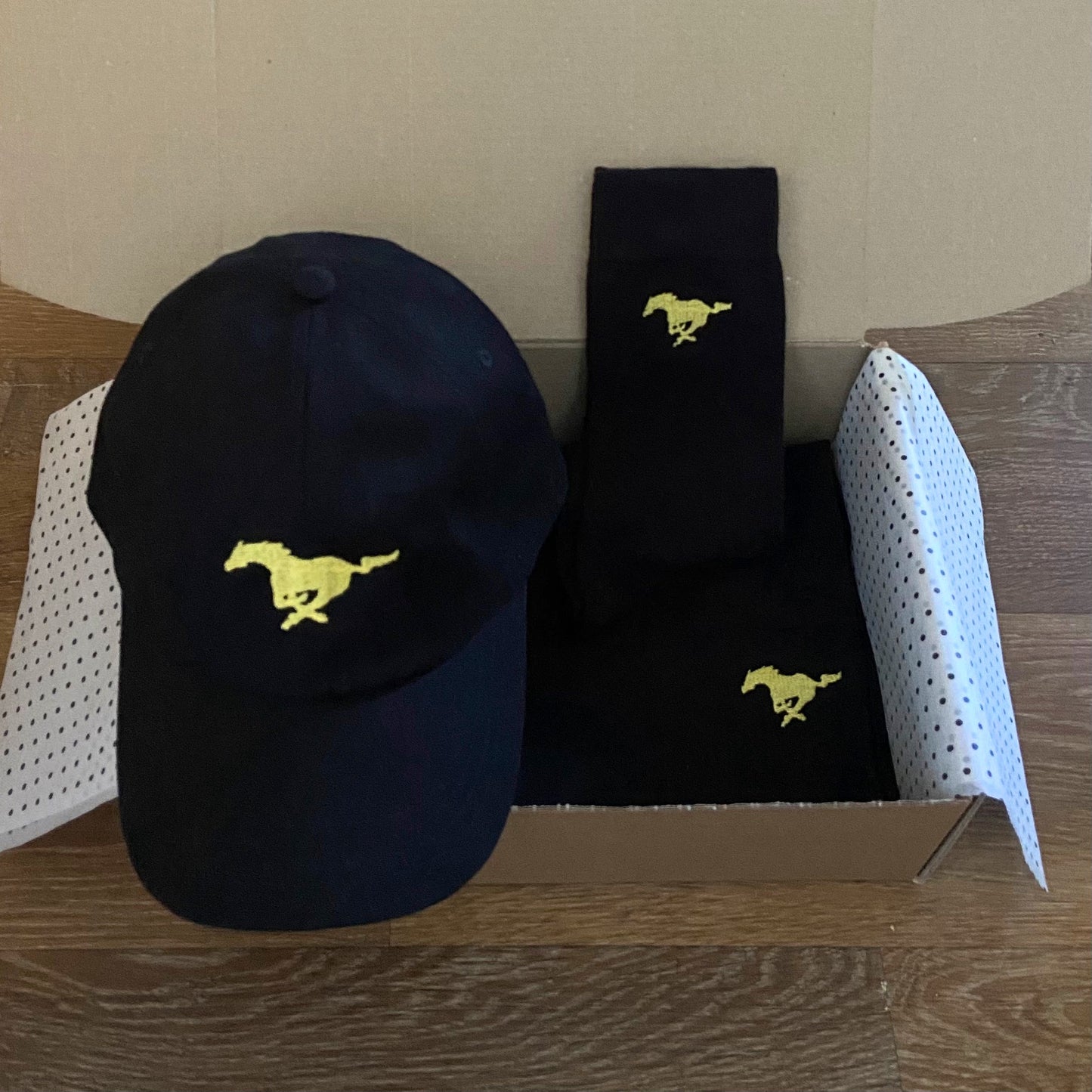 Mustang Running Horse Design T-Shirt, Baseball Cap & Socks in a Gift Box. Gift Idea