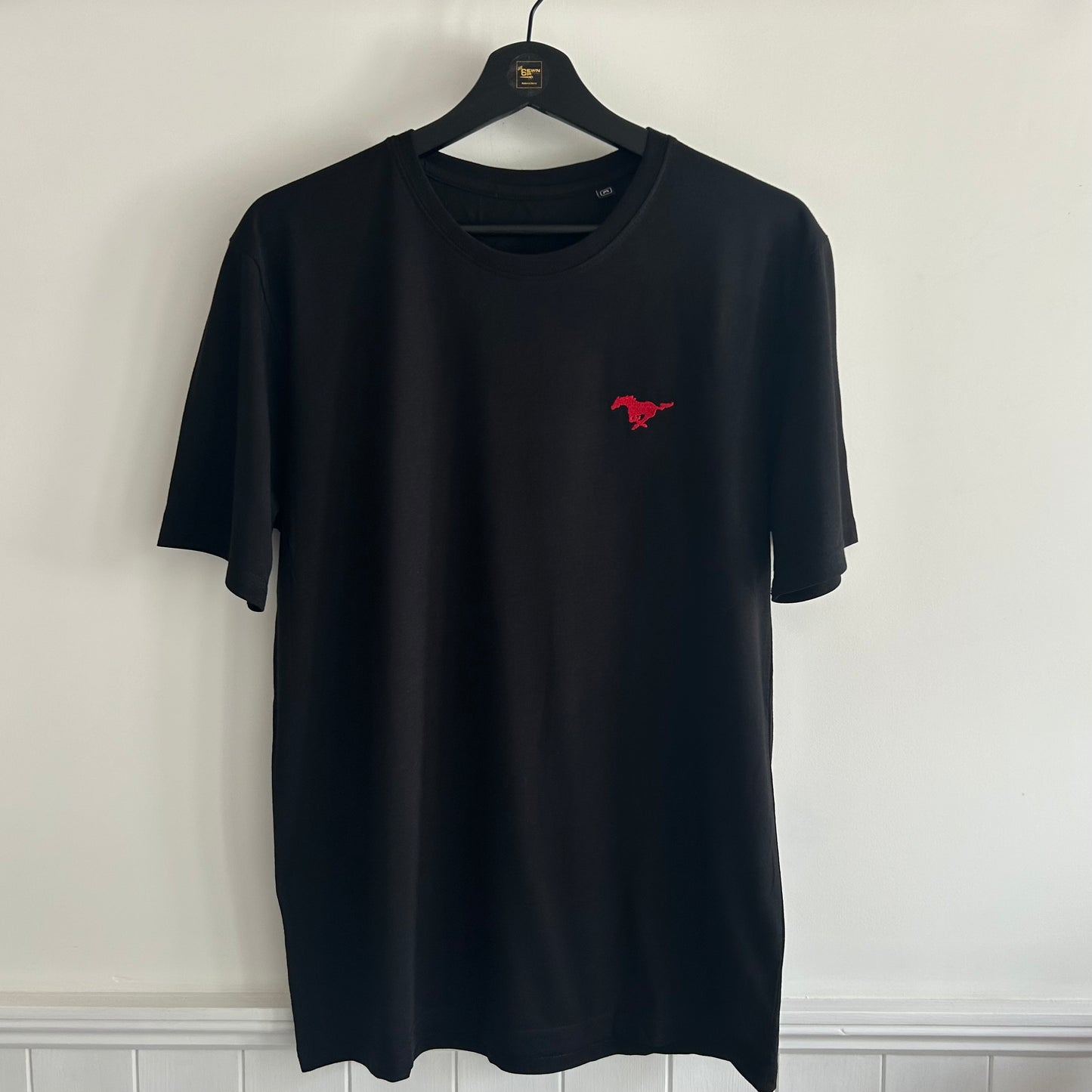 Mustang Running Horse Design Crew Neck Adults Black Unisex T-Shirt. Gift Idea.