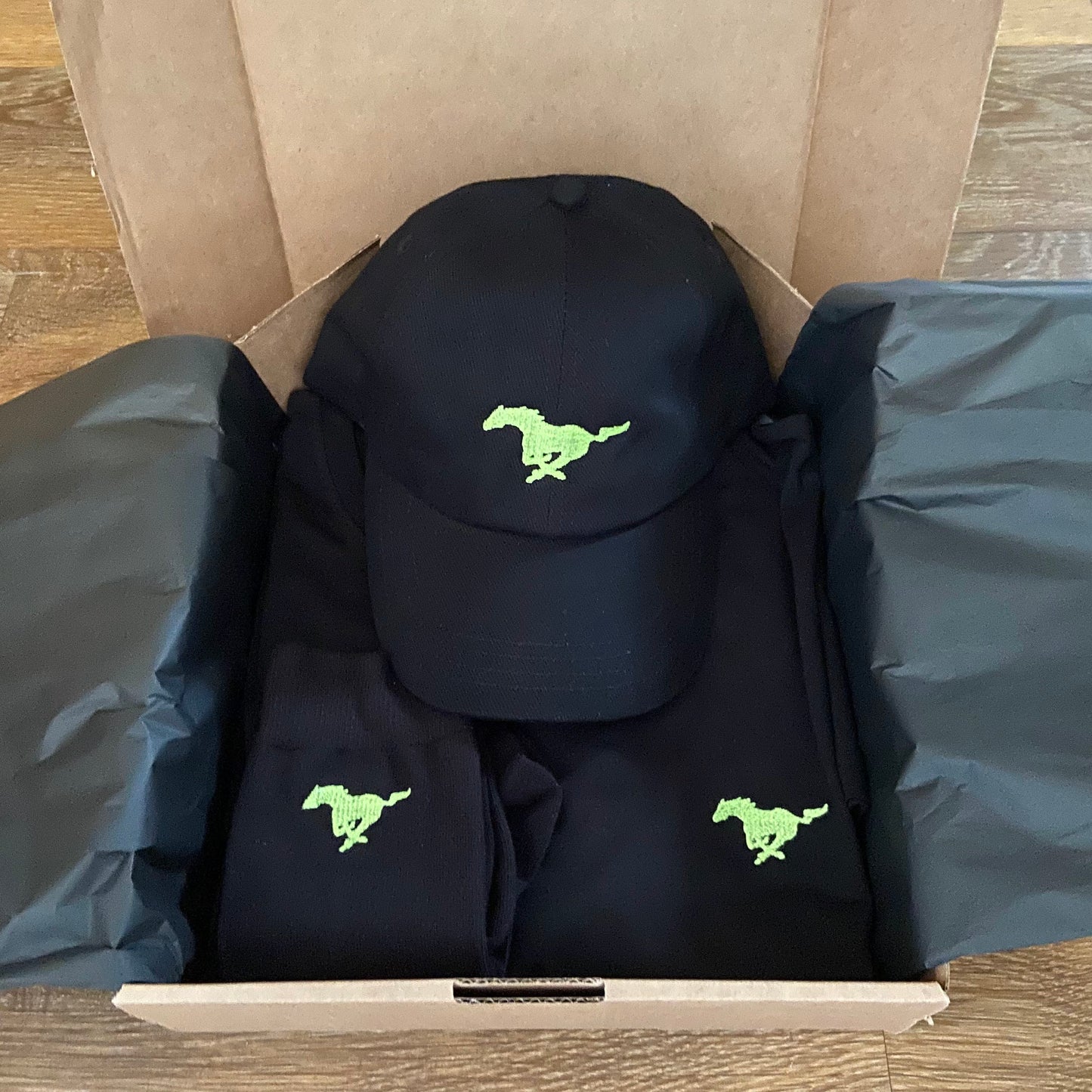 Mustang Running Horse Design T-Shirt, Baseball Cap & Socks in a Gift Box. Gift Idea